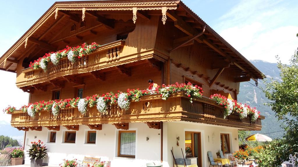 Haus Binder Hotel Ried im Zillertal Exterior photo